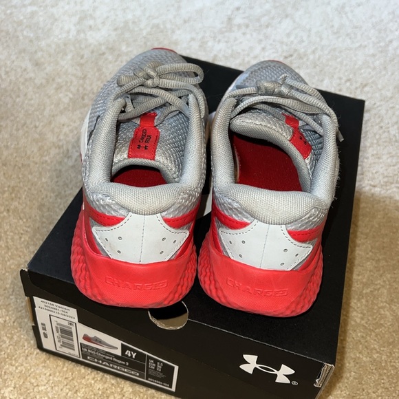 Under Armour Charged Rogue 3 Size 4 youth - Picture 3 of 6
